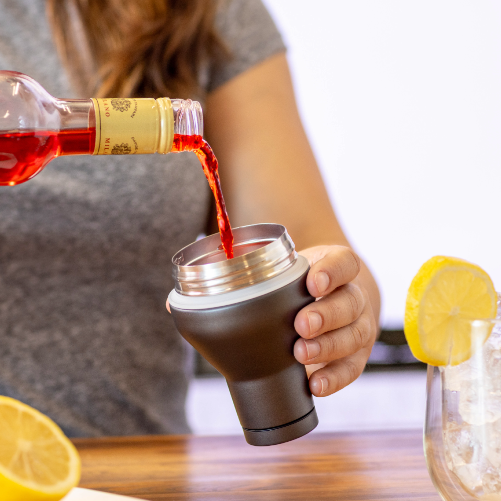 cocktail-shaker-lid-n0 Cocktail_Shaker_lifestyle_2_b714e13d-dd84-4844-956f-11cddc294041.png